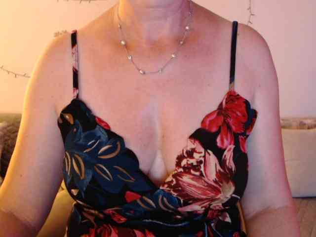goodSnowQueen webcam