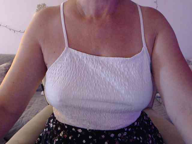 goodSnowQueen webcam