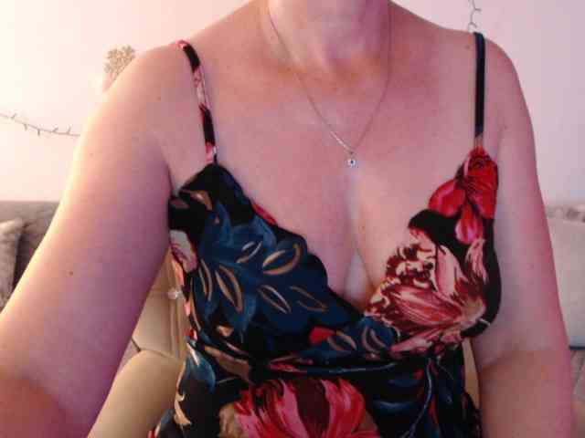 goodSnowQueen webcam