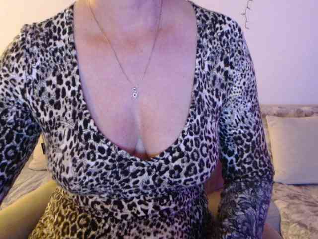 goodSnowQueen webcam