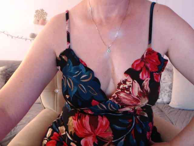 goodSnowQueen webcam