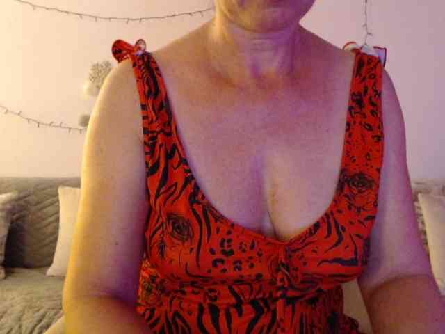 goodSnowQueen webcam