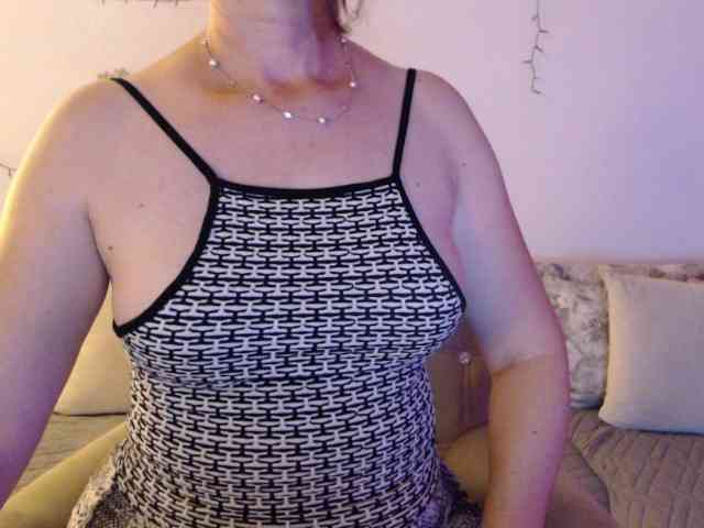 goodSnowQueen webcam