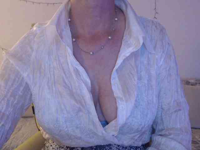 goodSnowQueen webcam