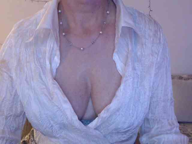 goodSnowQueen webcam