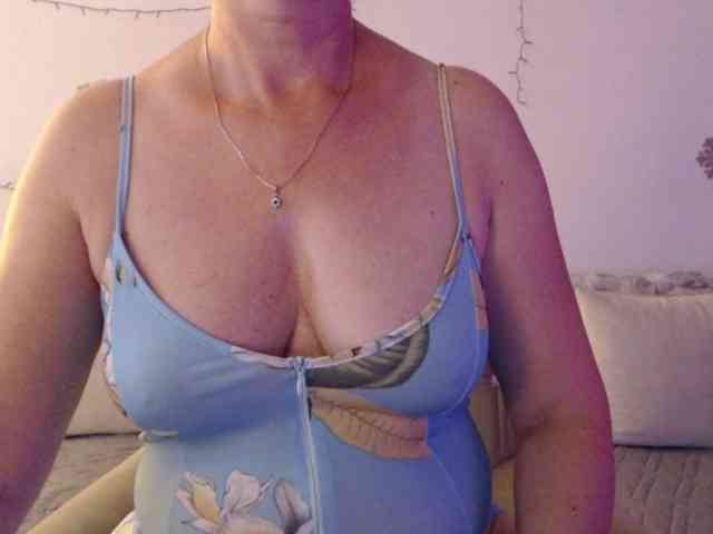 goodSnowQueen webcam