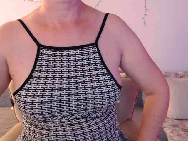 goodSnowQueen webcam