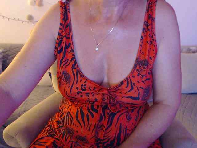 goodSnowQueen Live Webcam on BongaCams