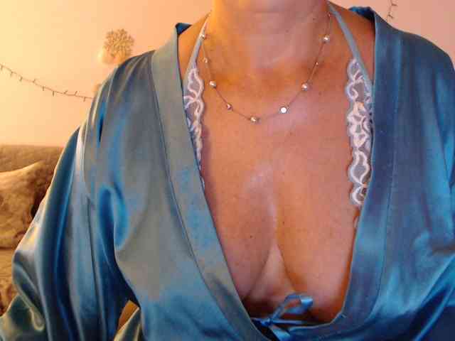 goodSnowQueen webcam