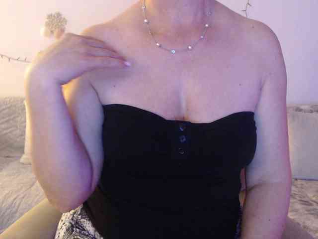 goodSnowQueen webcam