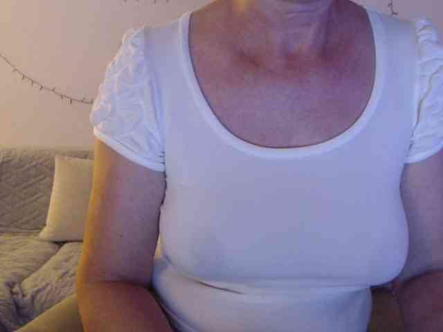 goodSnowQueen webcam