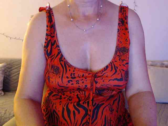 goodSnowQueen webcam