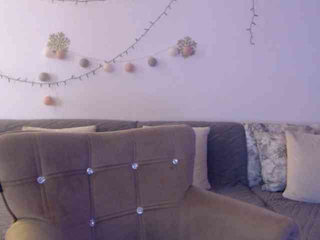 goodSnowQueen webcam