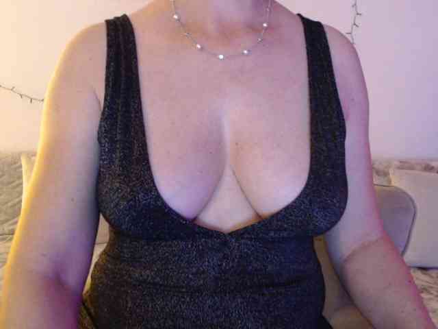 goodSnowQueen webcam