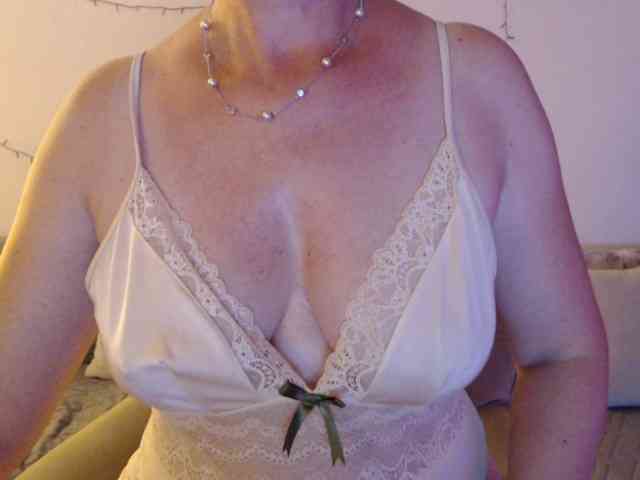 goodSnowQueen webcam