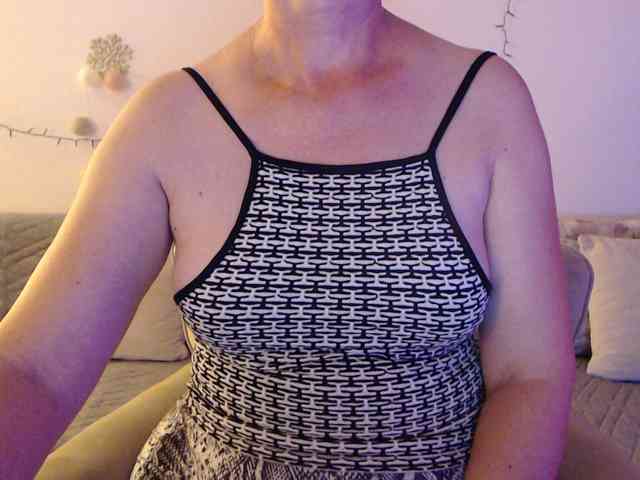 goodSnowQueen webcam