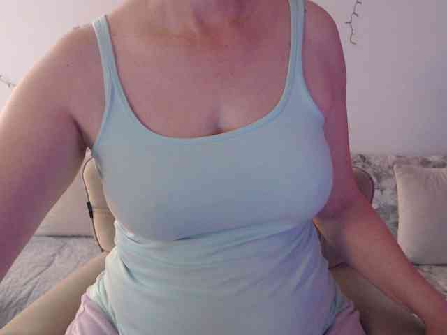 goodSnowQueen webcam