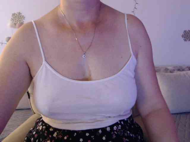 goodSnowQueen webcam