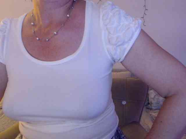 goodSnowQueen webcam