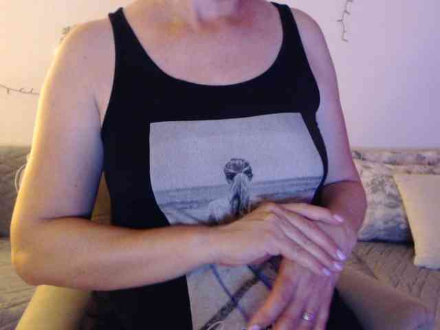 goodSnowQueen webcam