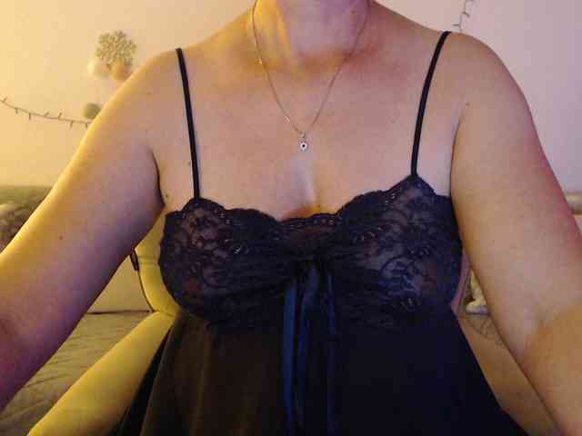 goodSnowQueen webcam