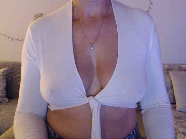 goodSnowQueen webcam