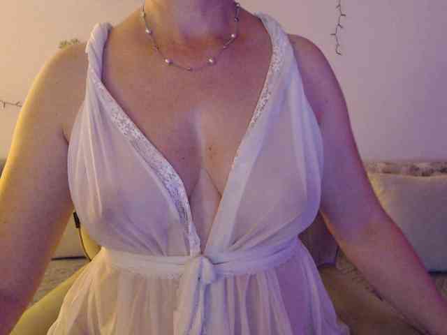 goodSnowQueen webcam