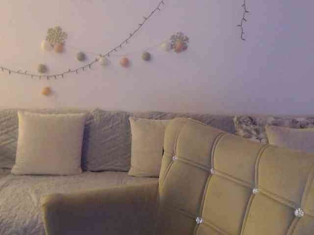 goodSnowQueen webcam