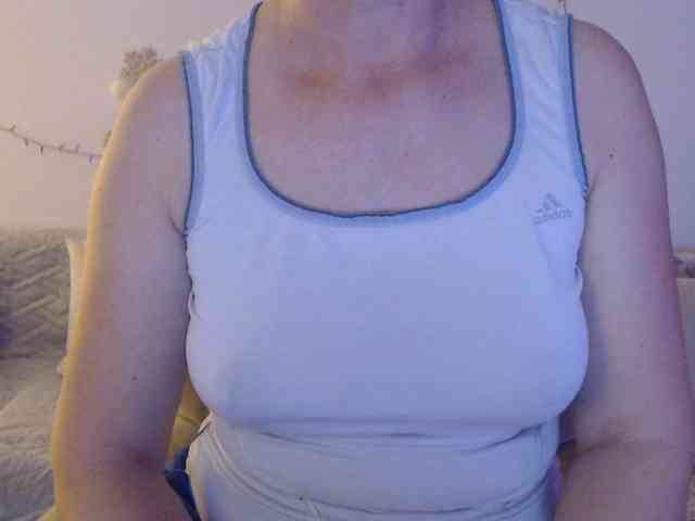 goodSnowQueen webcam