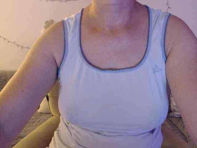 goodSnowQueen webcam
