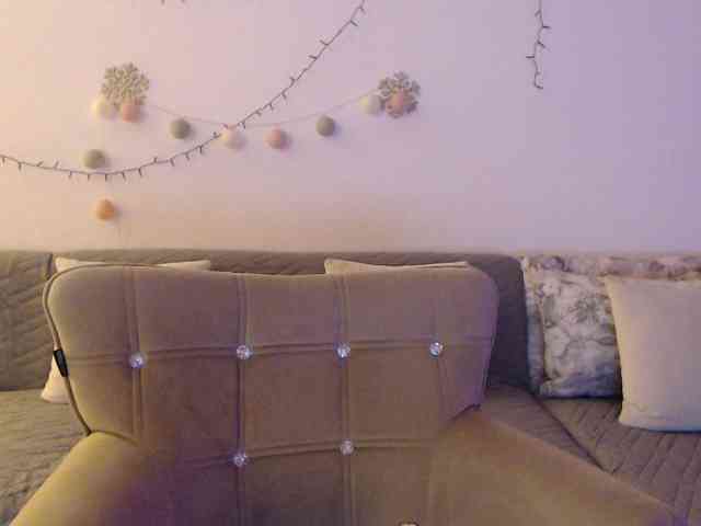 goodSnowQueen webcam