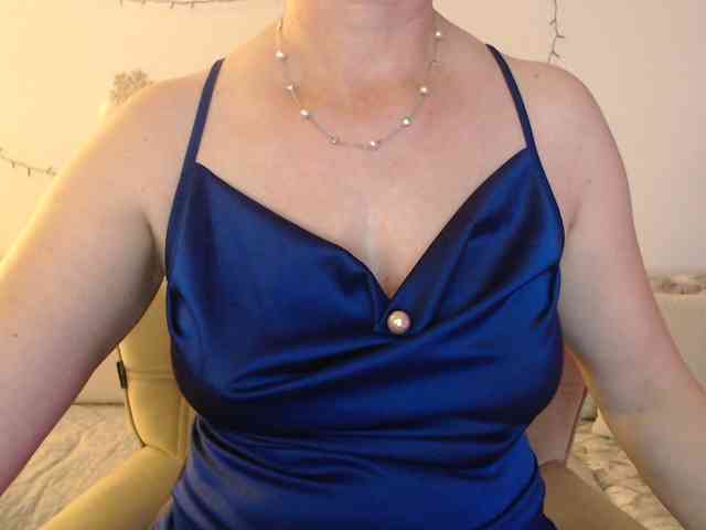 goodSnowQueen webcam