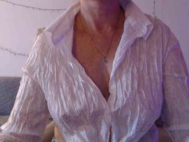goodSnowQueen webcam