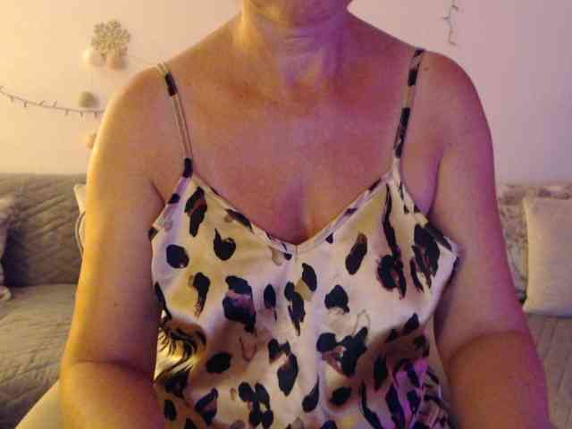 goodSnowQueen webcam