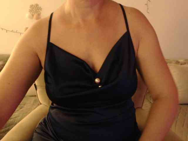 goodSnowQueen webcam