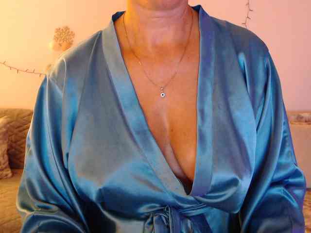 goodSnowQueen webcam