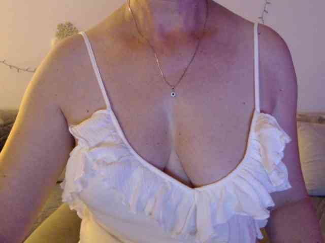 goodSnowQueen webcam