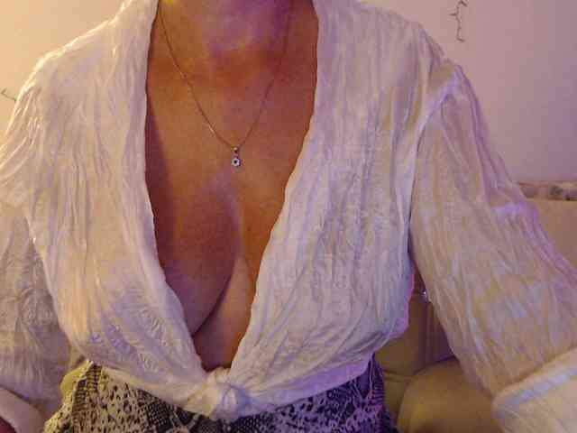 goodSnowQueen webcam