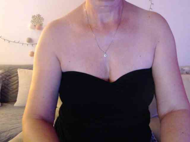 goodSnowQueen webcam
