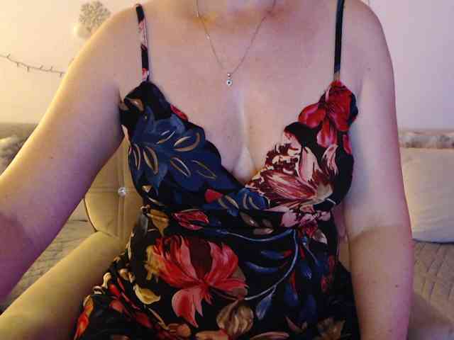 goodSnowQueen webcam