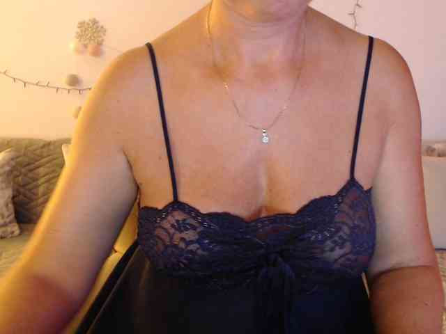 goodSnowQueen webcam