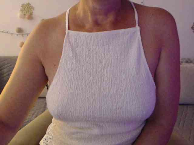 goodSnowQueen webcam