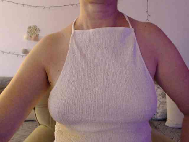 goodSnowQueen webcam