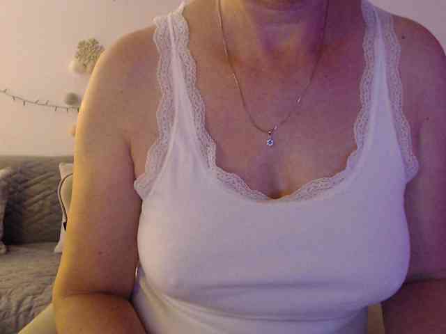 goodSnowQueen webcam