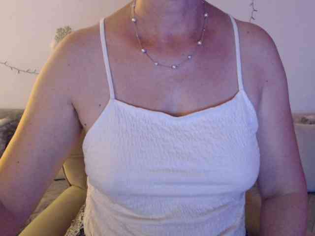 goodSnowQueen webcam
