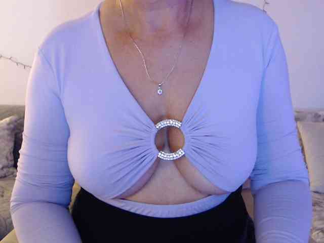 goodSnowQueen webcam