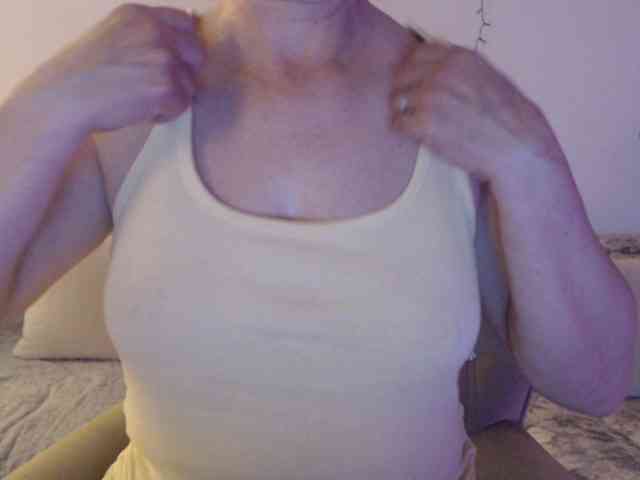 goodSnowQueen webcam