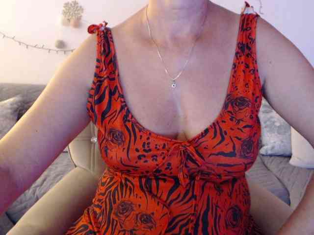 goodSnowQueen webcam