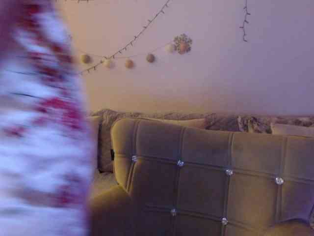goodSnowQueen webcam