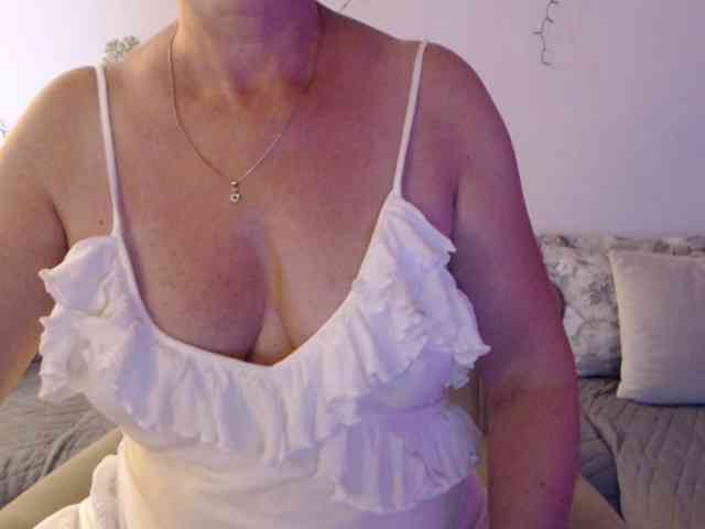 goodSnowQueen webcam